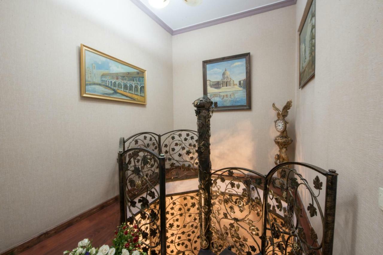 Votre Maison Erevan Esterno foto